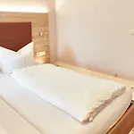 Am Traetzhof 3*