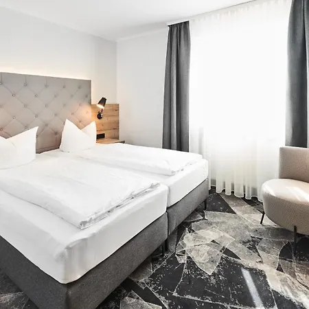 Отель Am Traetzhof 3*